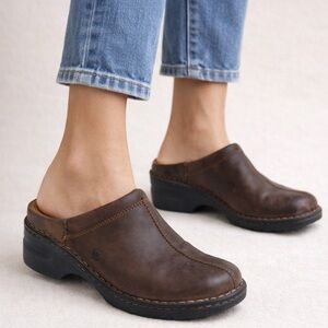 Børn Leather Slip-On Clogs — Women’s 8